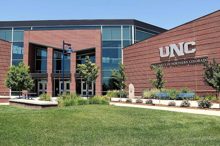 One measles case could upend a campus for weeks. Colleges urge faculty ...