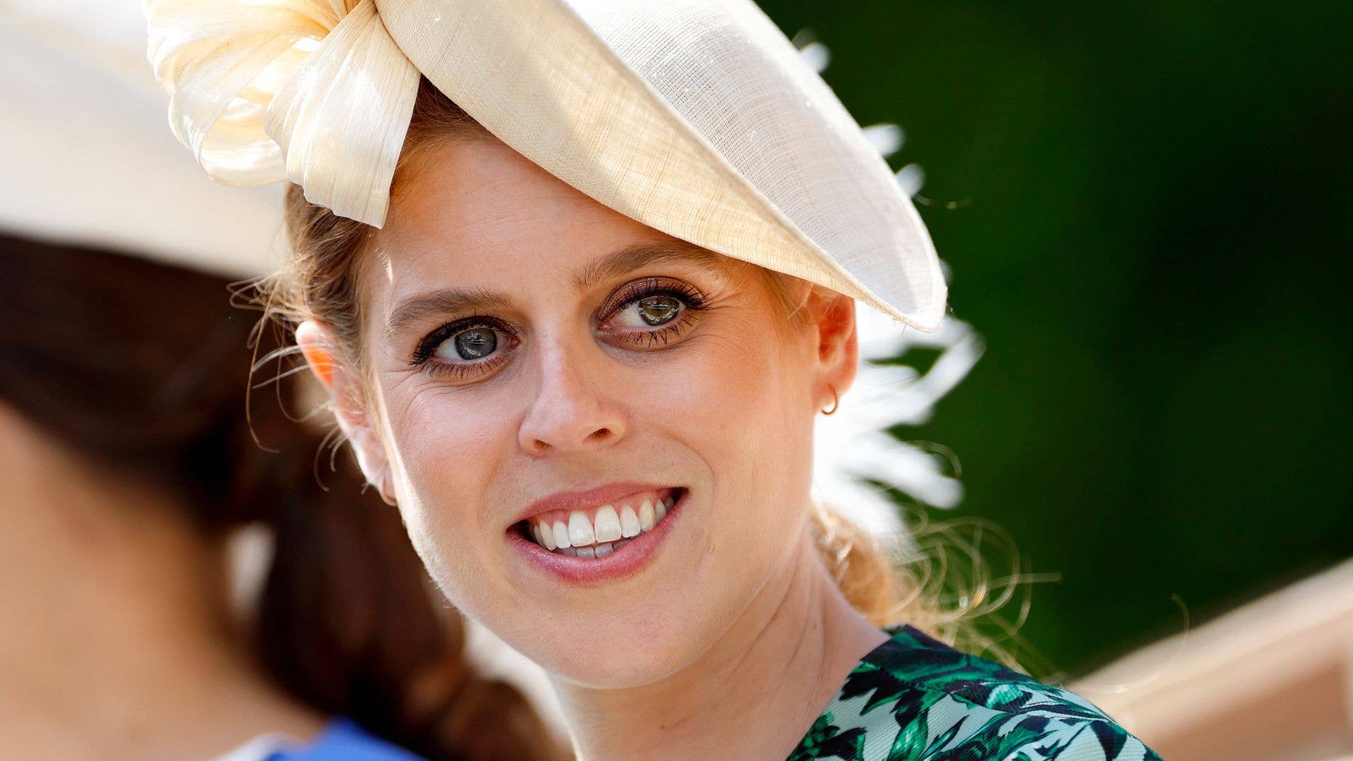 Princess Beatrice shows off golden sun tan in striking mini skirt we ...