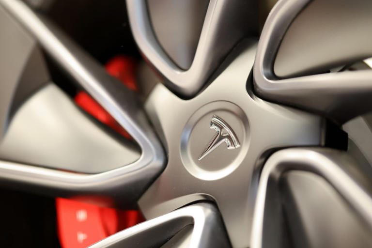 Tesla EV Delivery Decline Signals Logistics Cost Surge | Cross-Border Sellers Face Freight Rate Pressure