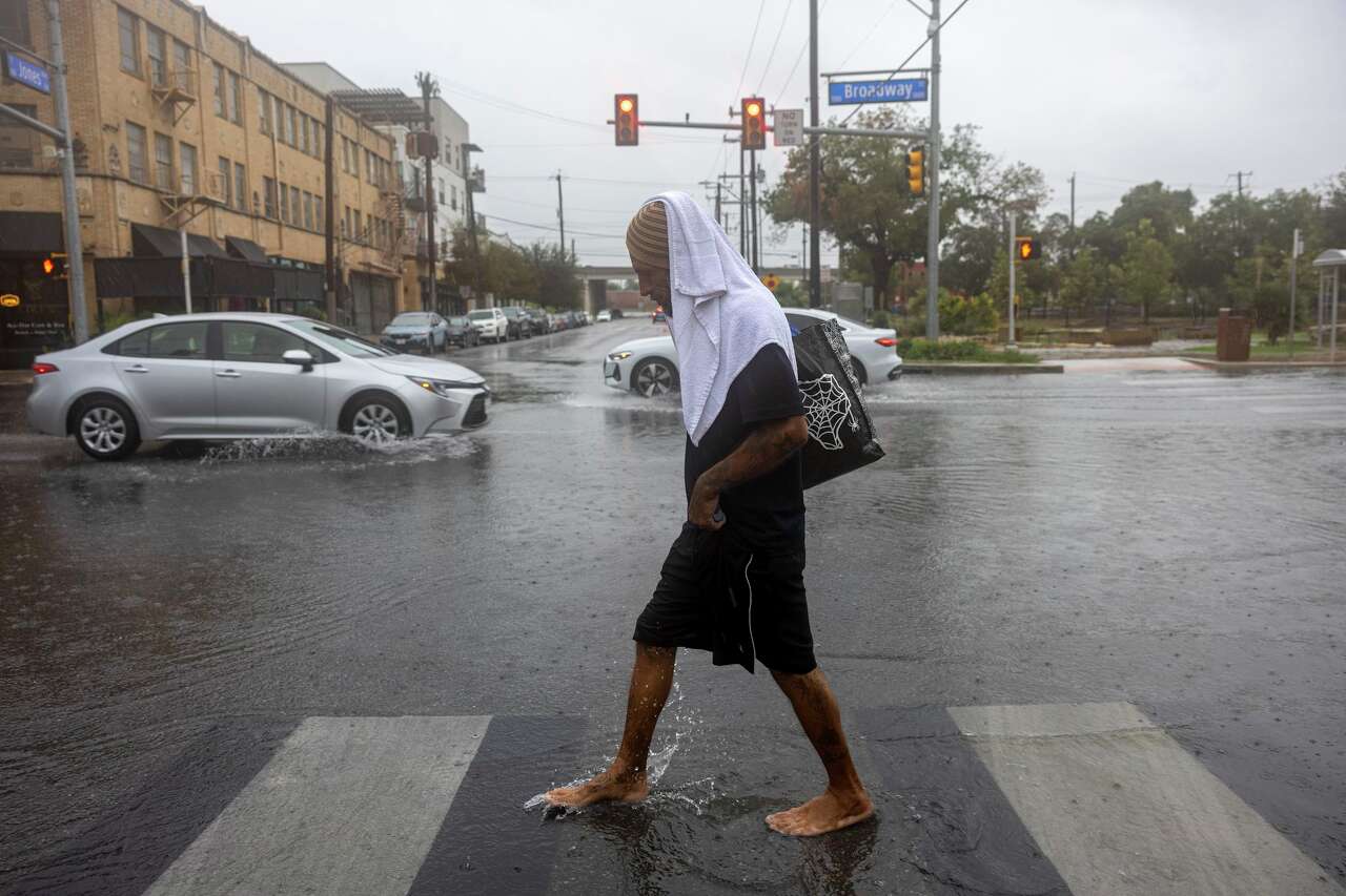 Heavy rain sparks flooding, road closures across San Antonio and Hill ...