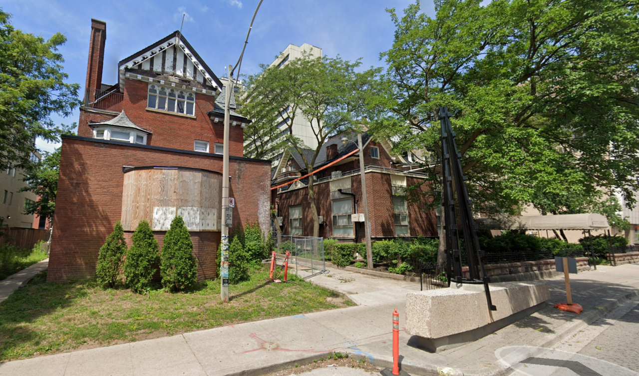 A U of T frat house will be replaced with an Indigenous hub