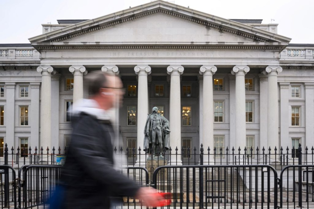 Junk bonds cross into distressed territory: High-yield funds now hold ...