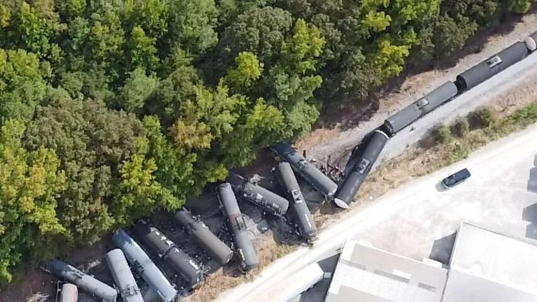 1 injured after train derails in Springville