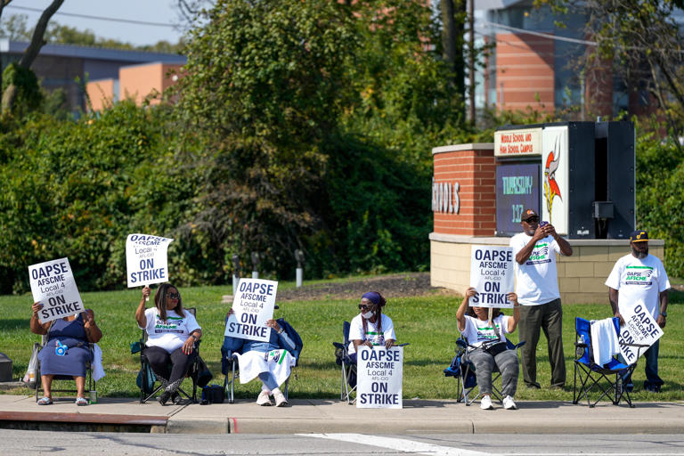 Princeton bus drivers reach tentative deal to end 9-day strike