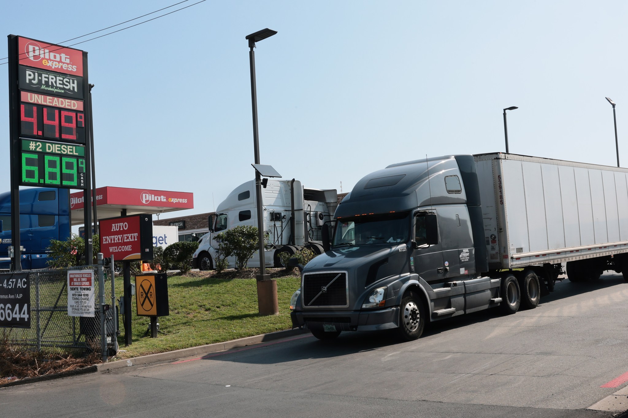 Mass layoffs, trucking bankruptcies mount amid diesel price shock