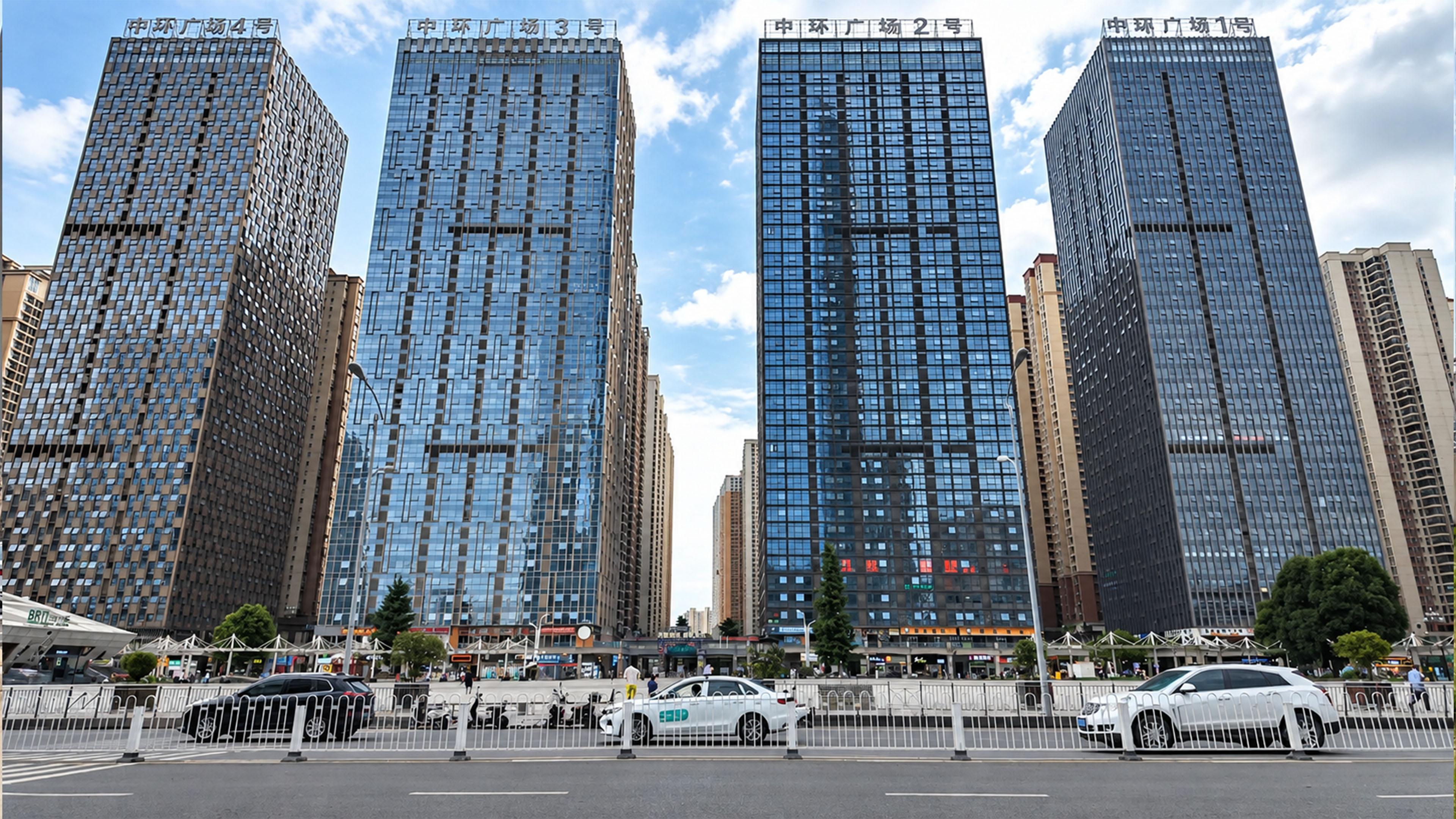 China’s Huaguoyuan packs towering buildings around everyday street life