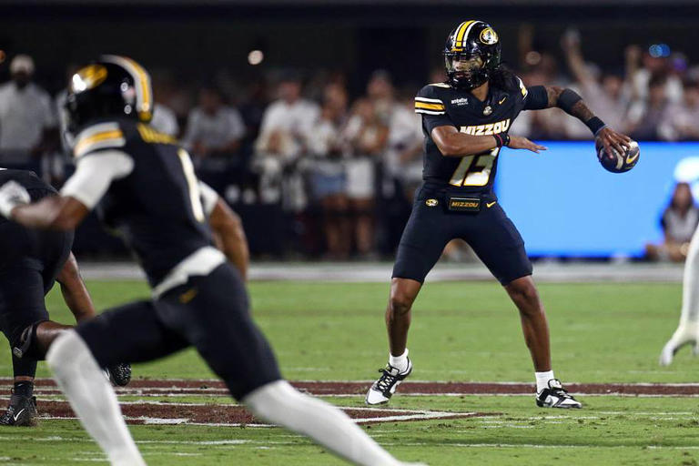 Brian Kelly sends college football upset alert ahead of major Week 5 clash