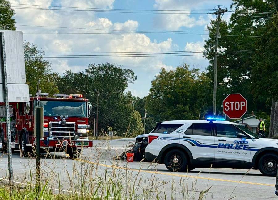 Two separate crashes reported in Greer, one reported dead