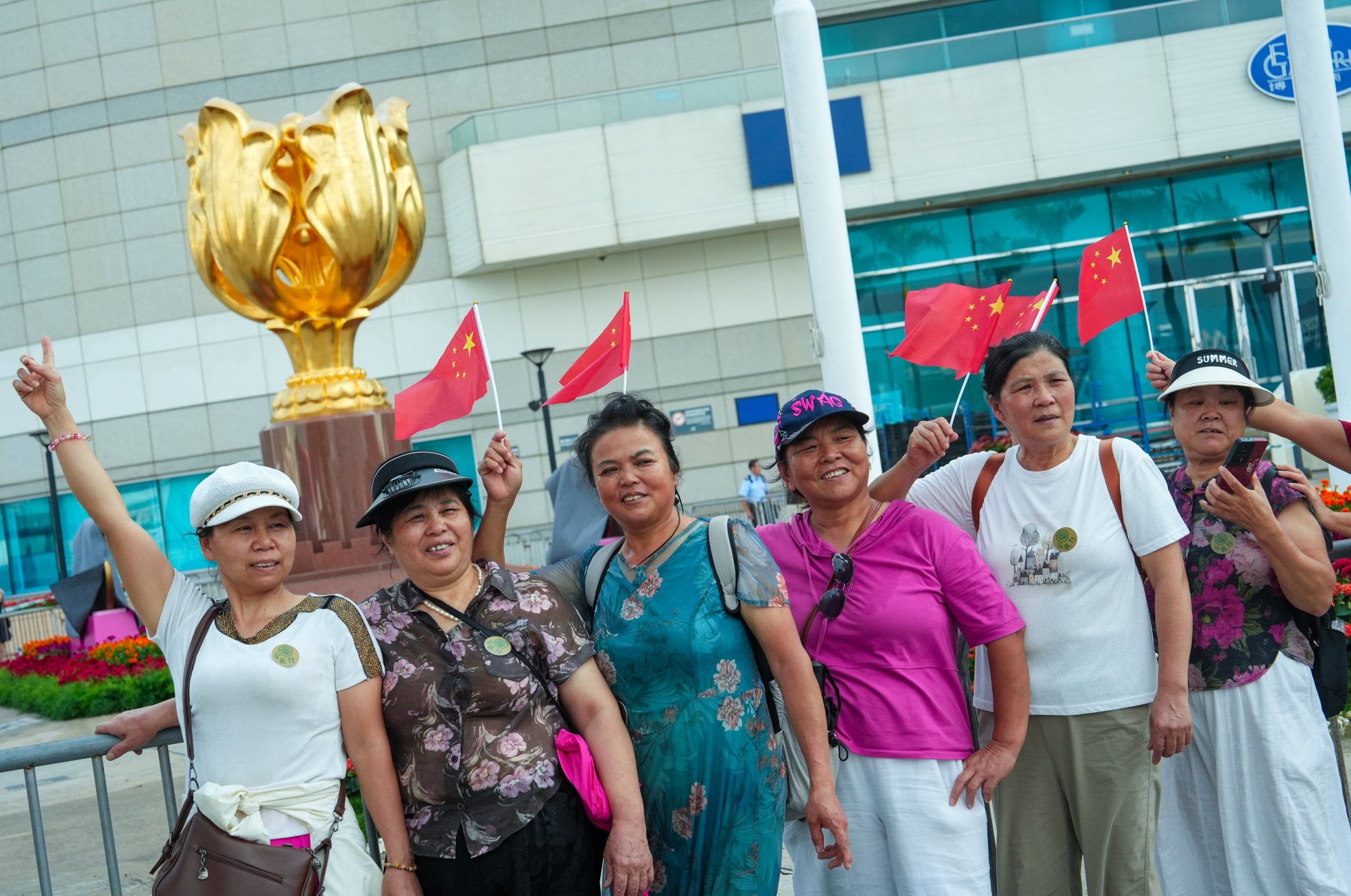 Hong Kong banks set golden week lures for mainland Chinese visitors ...