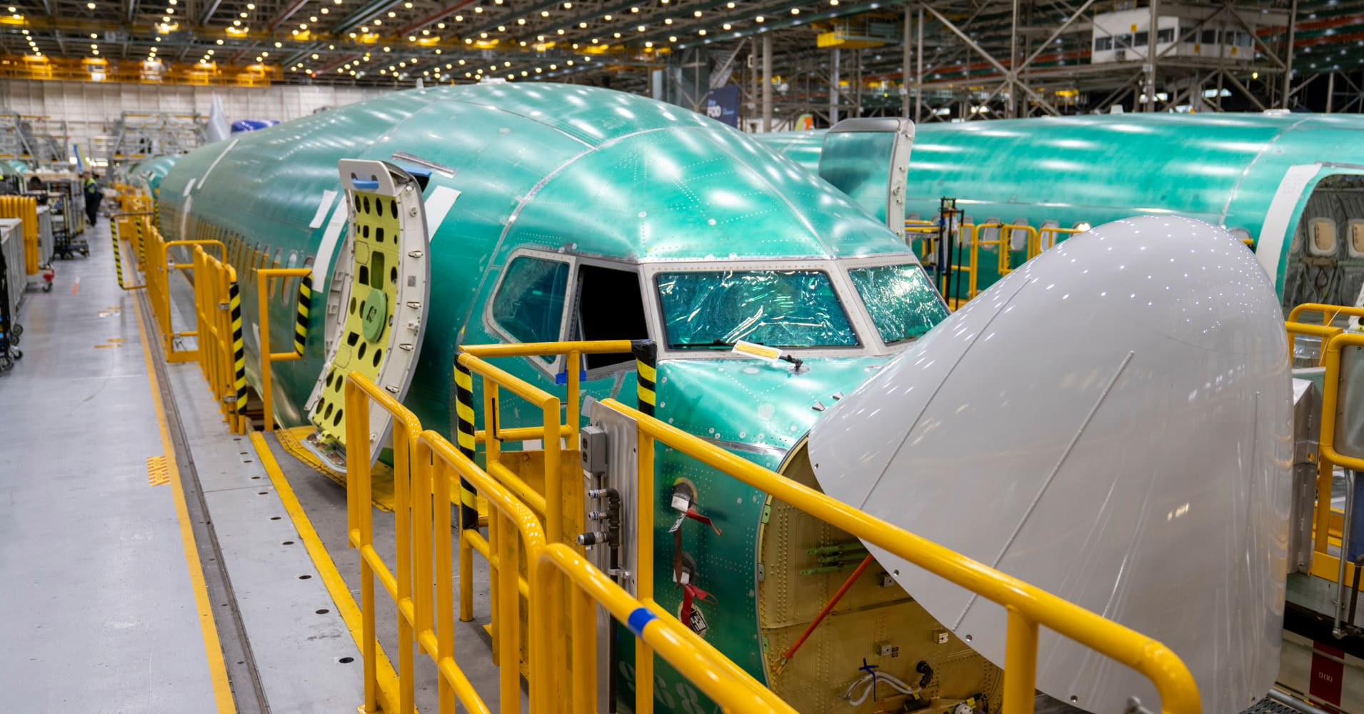 Boeing engineers and technical workers approve new contract, avoiding ...