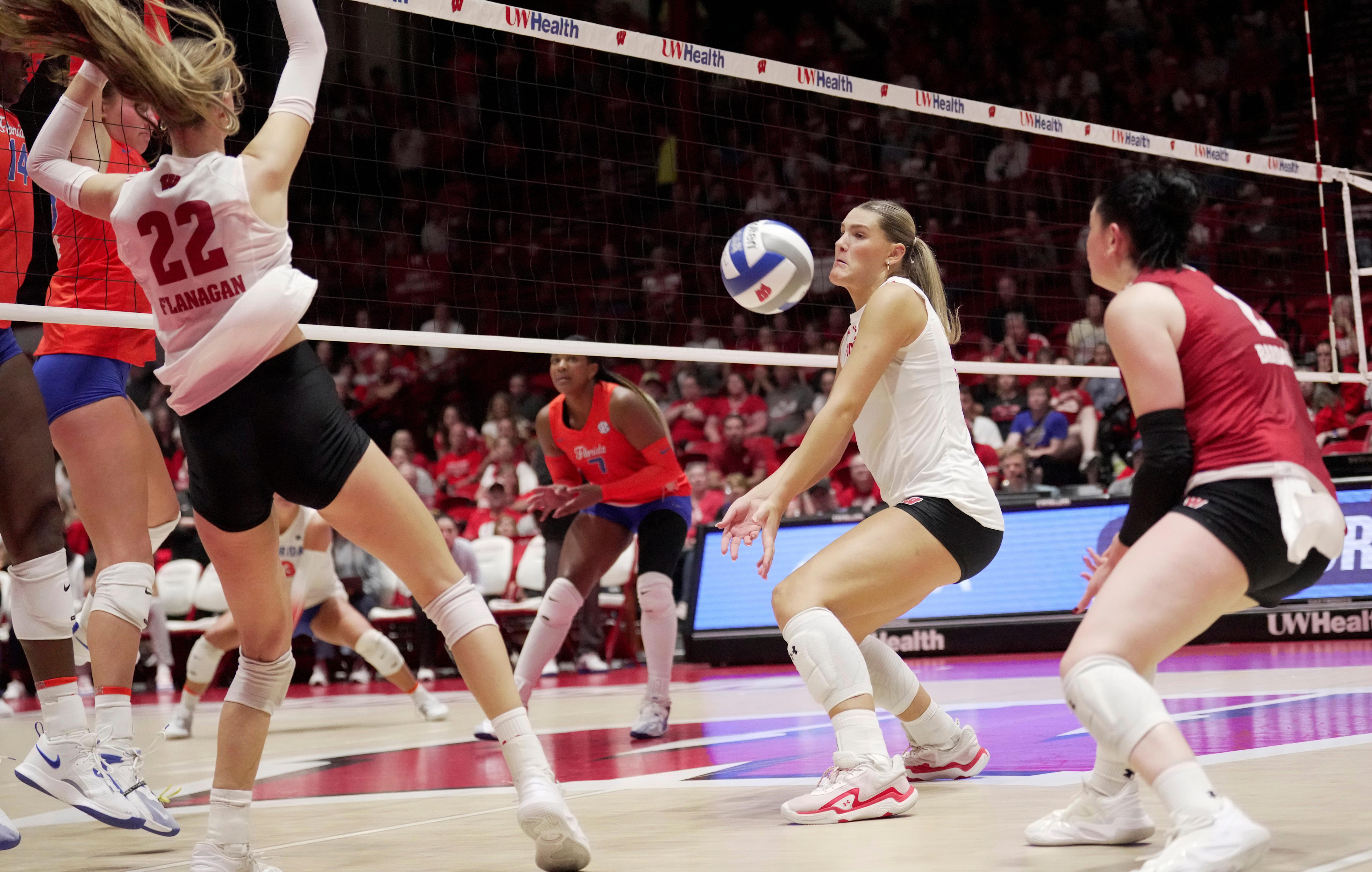 Wisconsin volleyball survives Indiana rally: Recap, stats, highlights