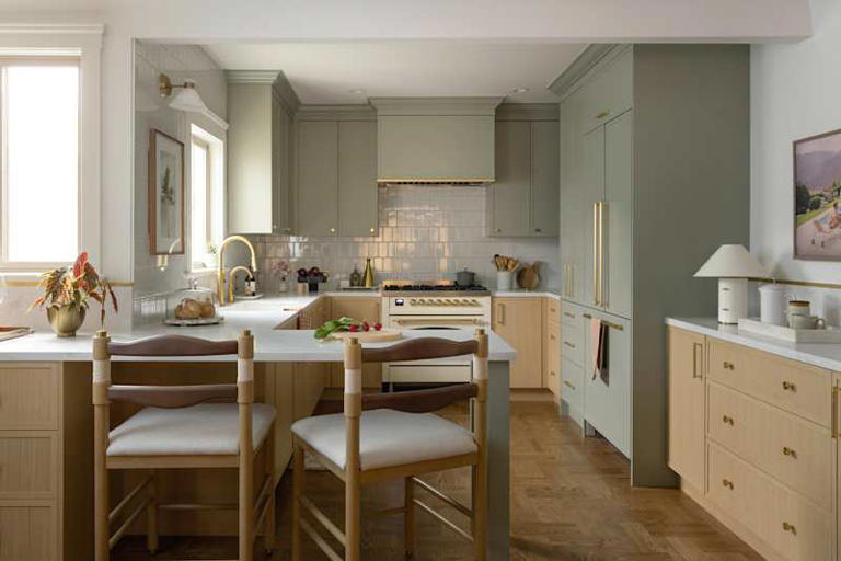 The two-toned cabinets in this kitchen make it feel like a retreat