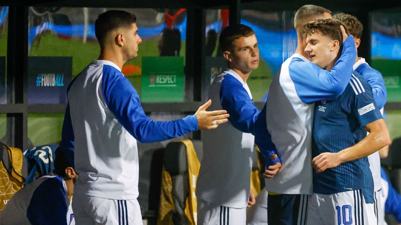 Arsenal's Christos Tzolis limps off from Greece, Netherlands draw