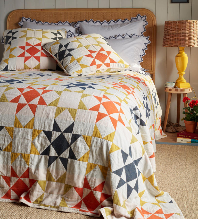 Secret Linen Store's on-trend, reversible bedspread is perfect for snug ...