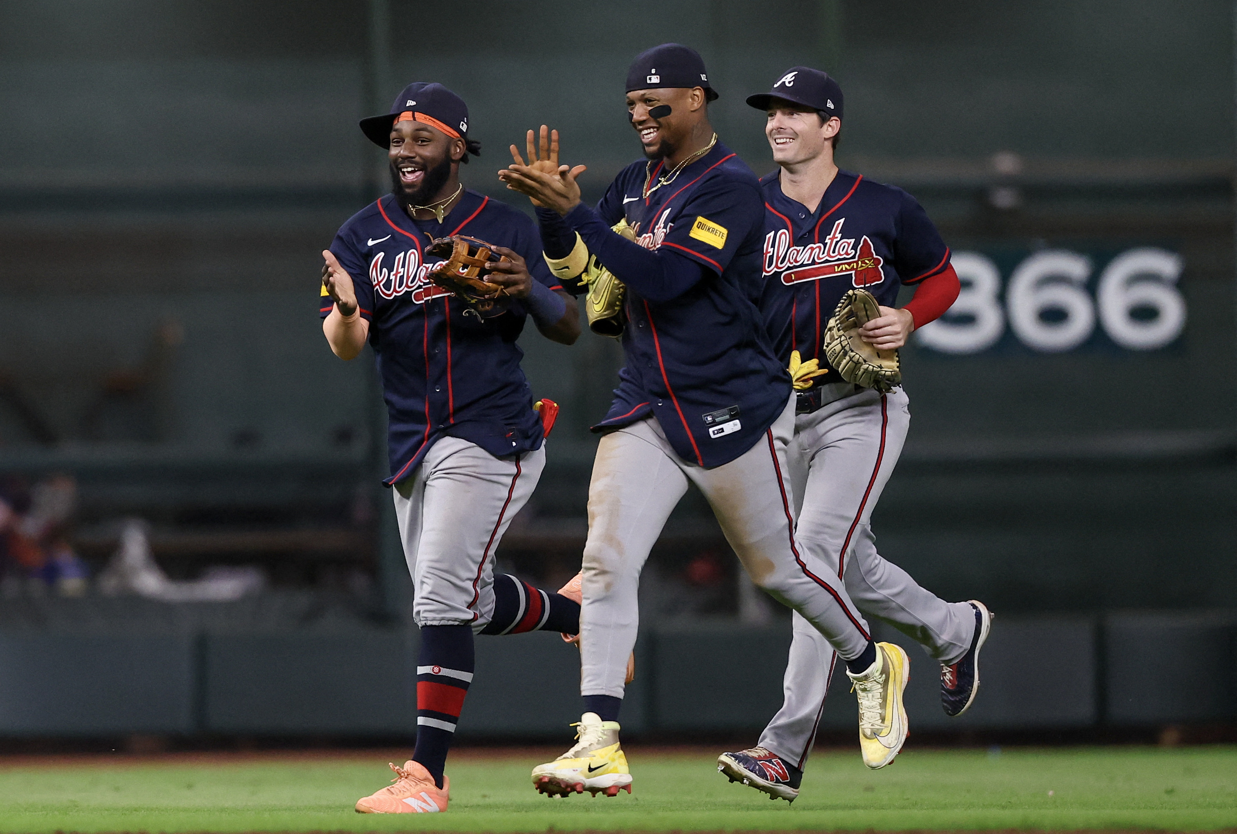 Braves overcome history, knock off Phillies for first time in ...