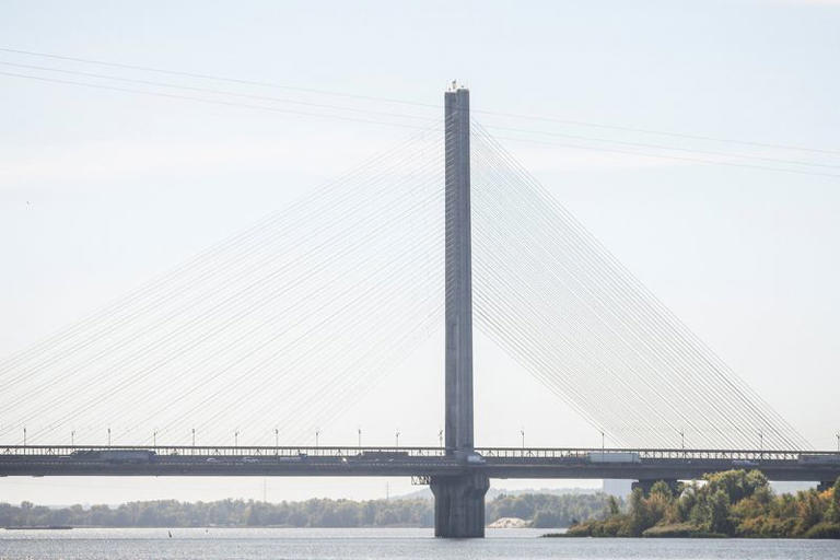 Russian air strikes hit Southern Bridge in Kyiv again, mayor says