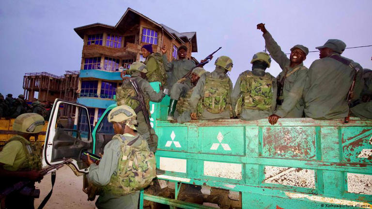 Des membres du Mouvement du 23 mars (M23) à Uvira, en République démocratique du Congo, en janvier 2026.