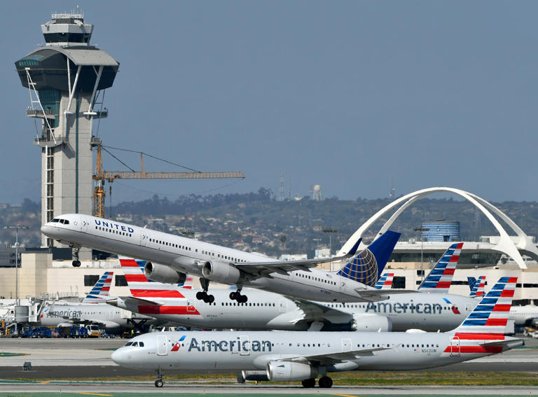 Delta CEO rejects Starlink; American and United offer status matches to ...