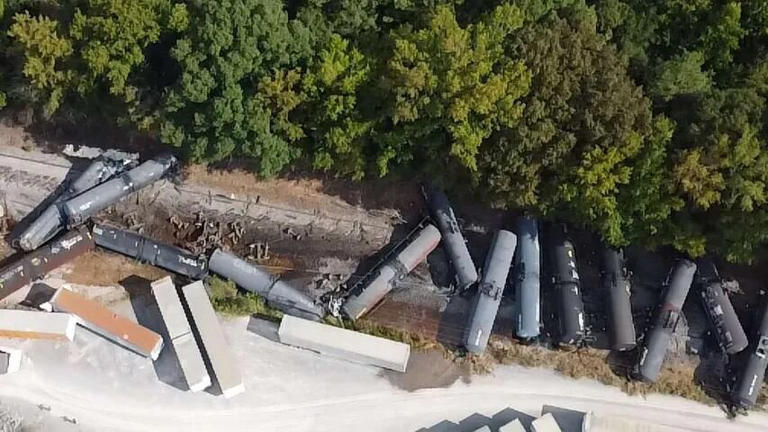 1 injured after train derails in Springville