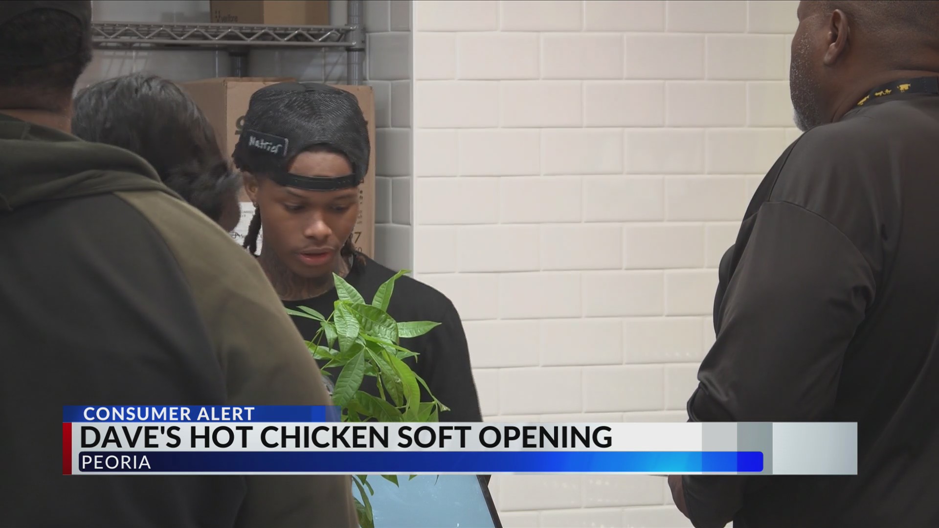 Dave's Hot Chicken holds soft opening in Peoria