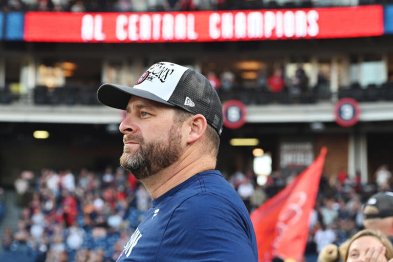 Guardians pitcher to miss entire postseason run after surgery announcement