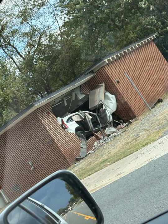 Rollover crash into Damascus building while fleeing deputies ends with ...