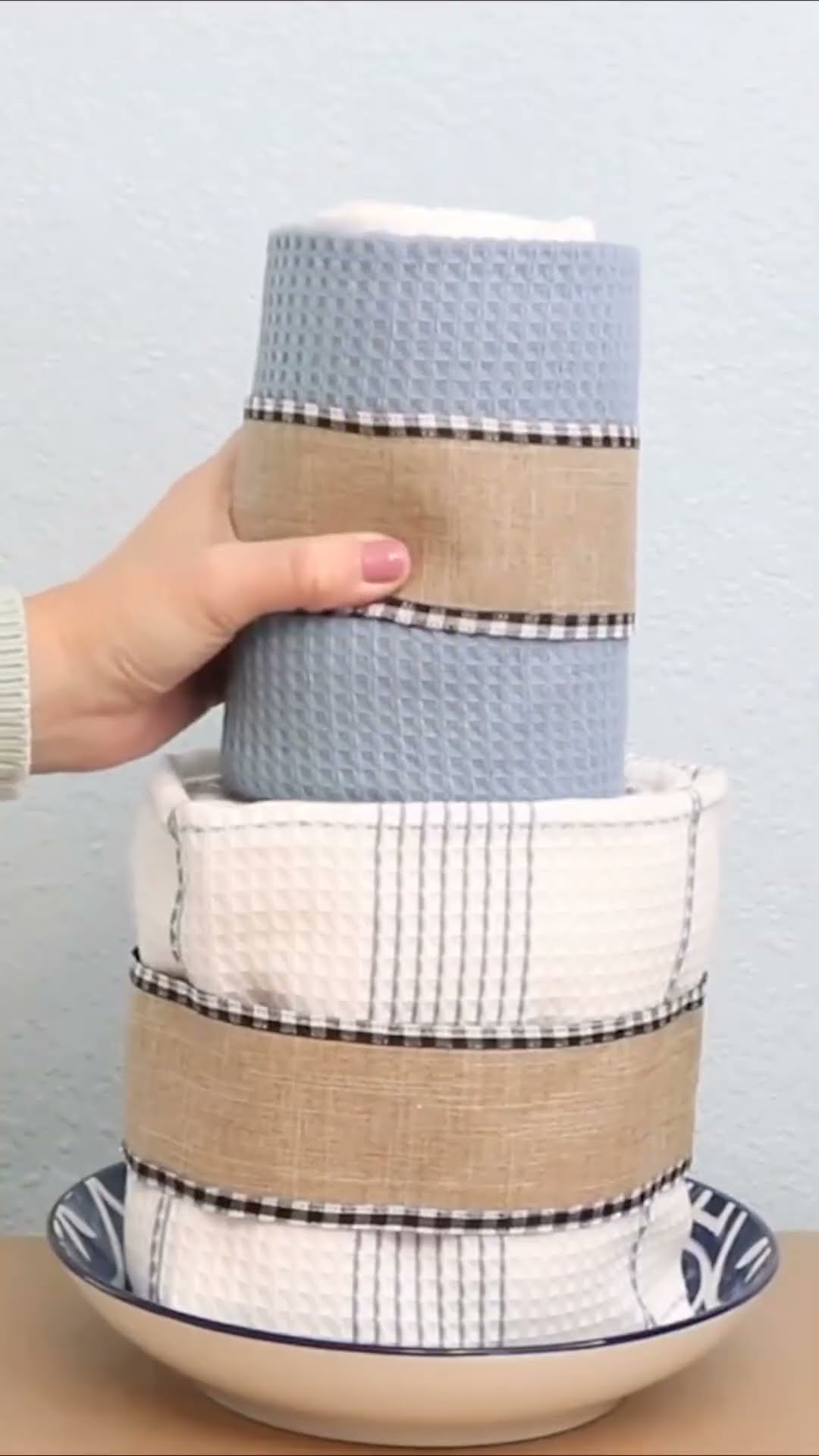 Wrap a Walmart towel around a mason jar 🤭🎁