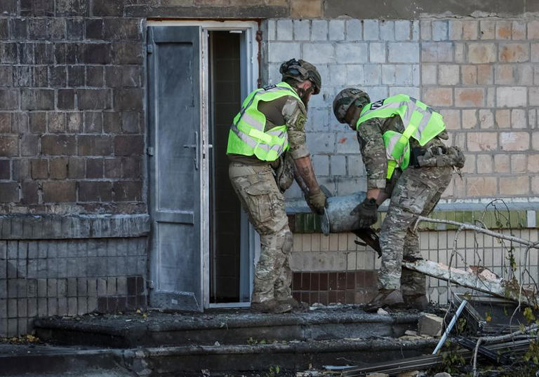 Russian air strikes hit Southern Bridge in Kyiv again, mayor says
