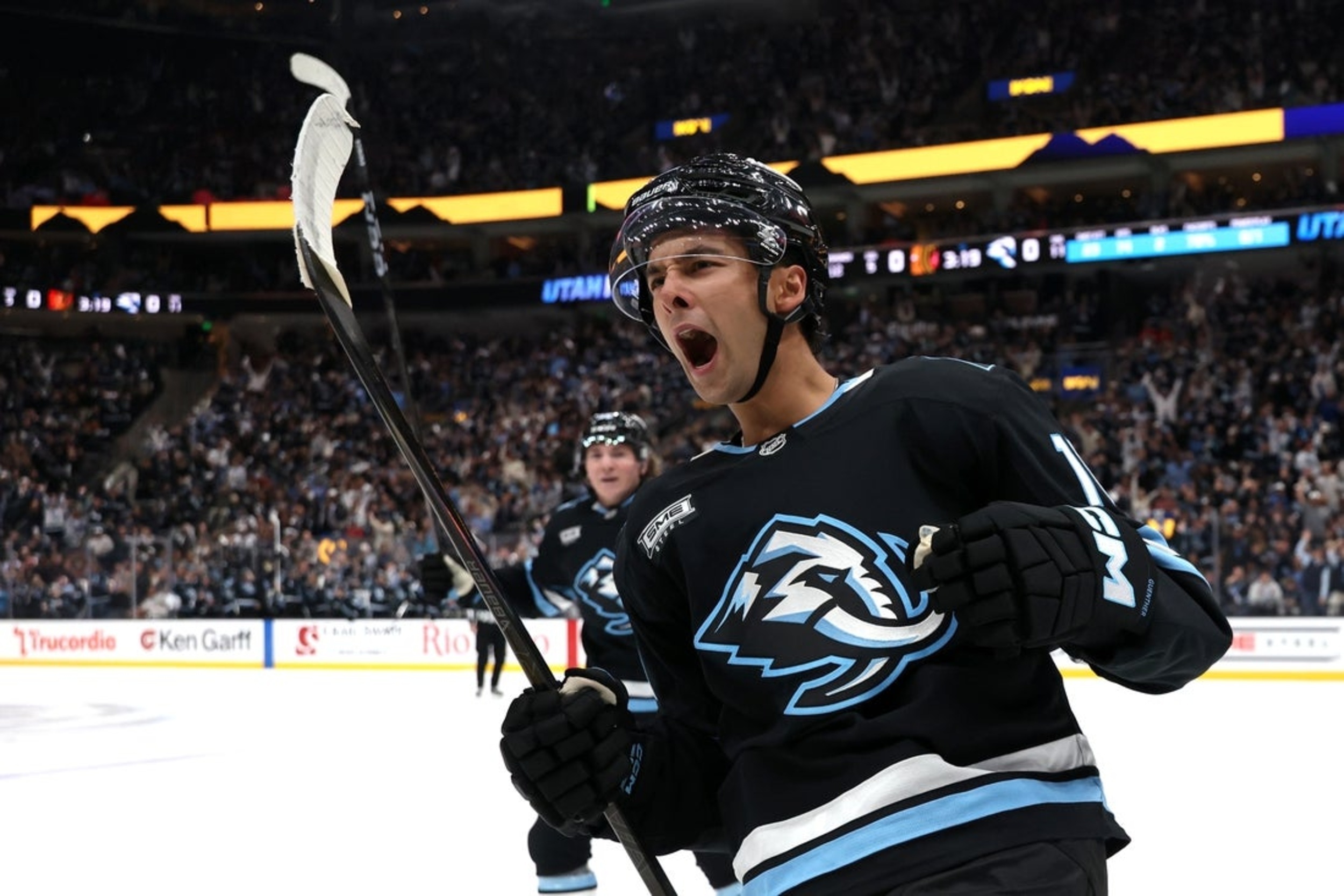 Dylan Guenther scores twice as Mammoth hammer Blackhawks