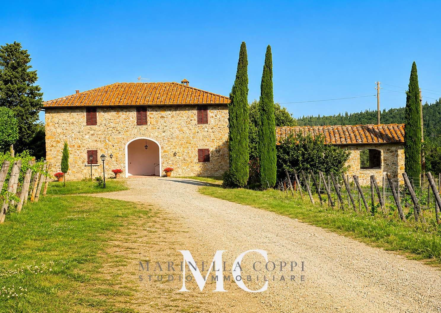Farmhouses and rustic homes for sale: country living may be closer than ...