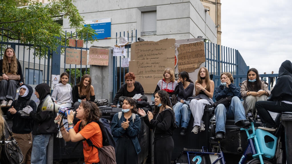 Hundreds of French schools remain closed as riot police clash with ...