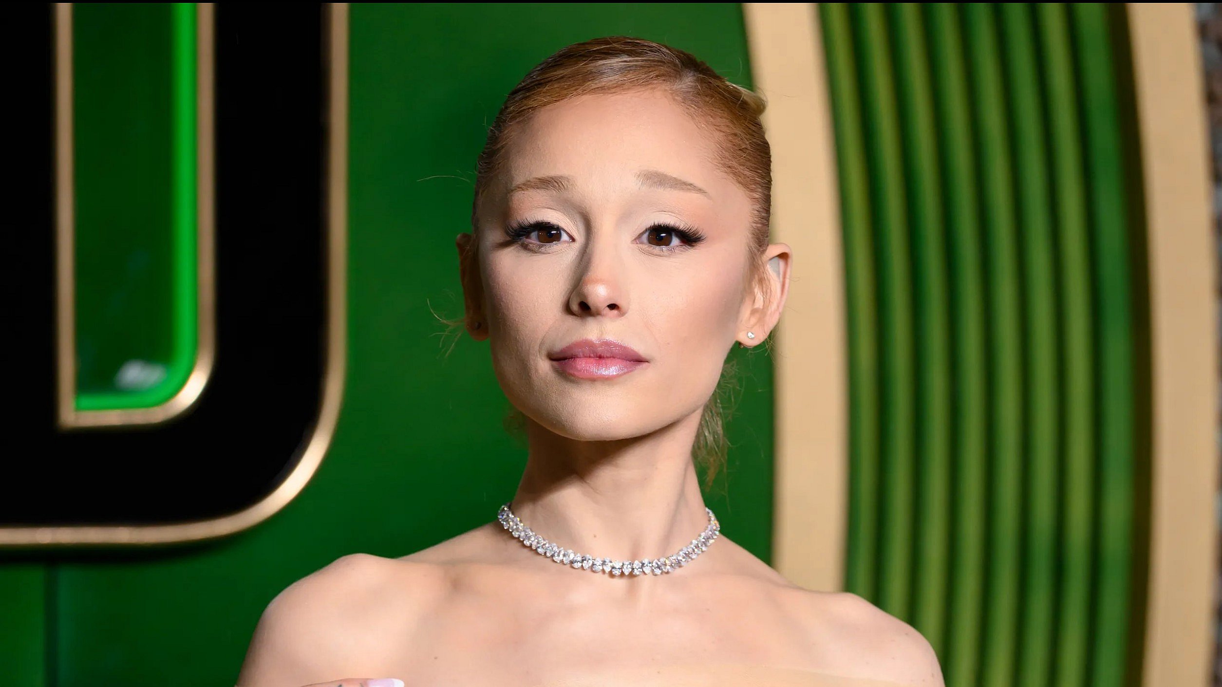 Ariana Grande sets the record straight on plastic surgery rumours