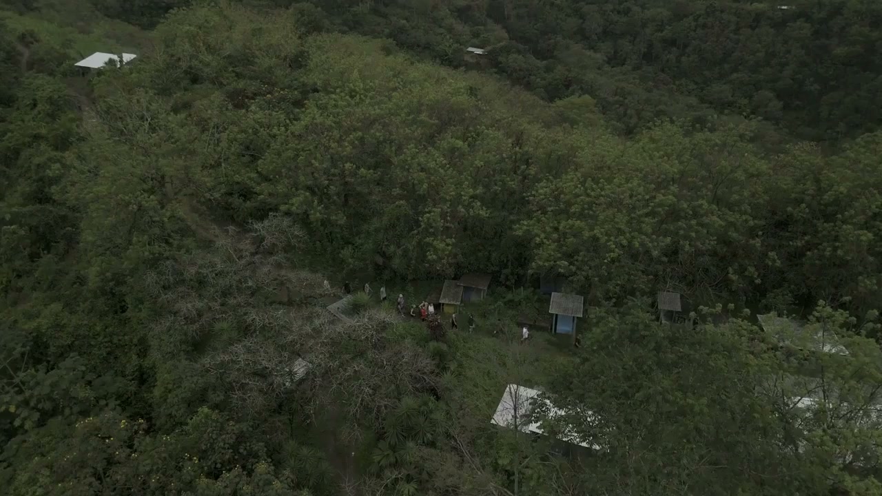Semuc Champey, Guatemala : Un drone survole des bassins turquoise