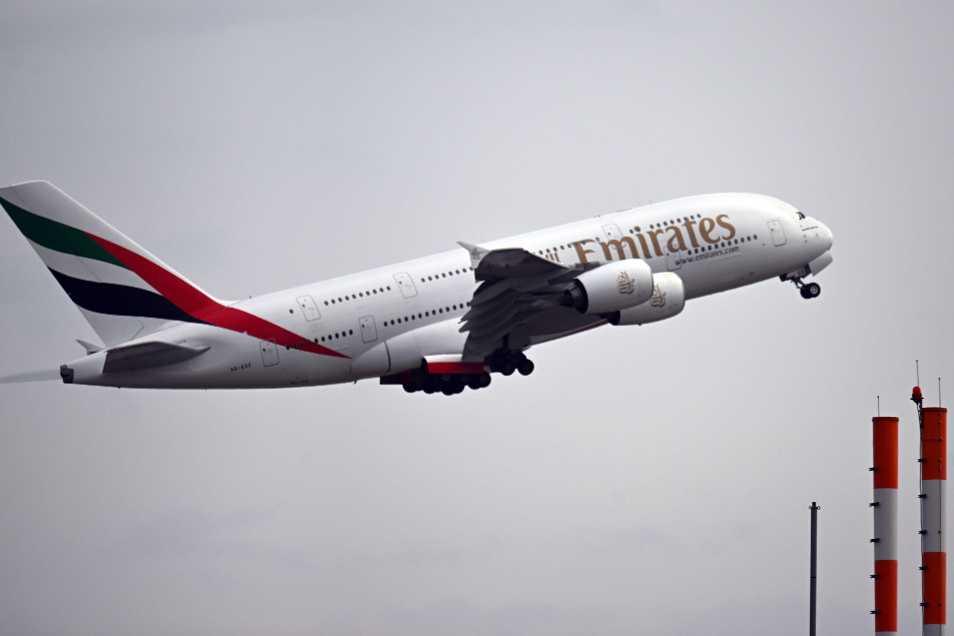 Notfall über Deutschland: A380 von Emirates bricht plötzlich Flug ab ...