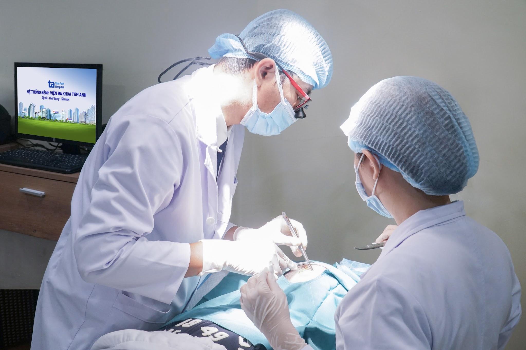 Tưởng mụn nhọt hóa kén thượng bì ở thái dương