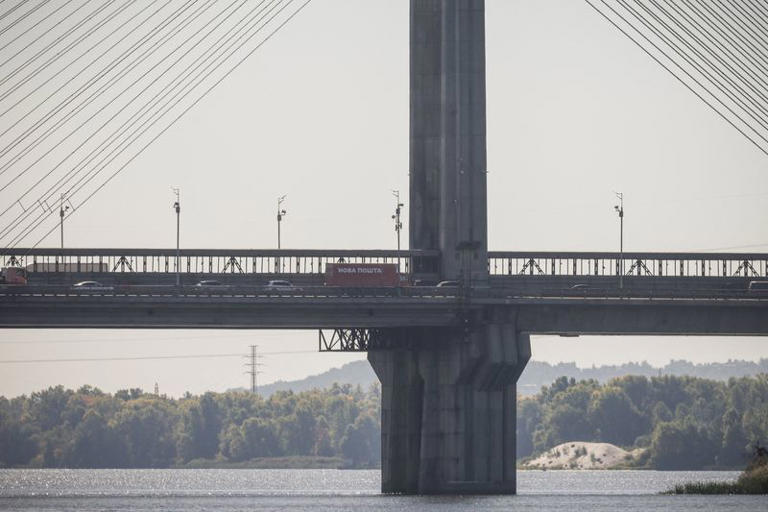 Russian air strikes hit Southern Bridge in Kyiv again, mayor says