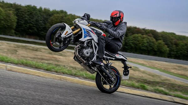 BMW F 450 R breaks cover; gets 420cc twin-cylinder engine with 48 hp