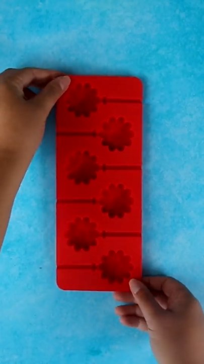 Using an ice cube tray to make what 🤯