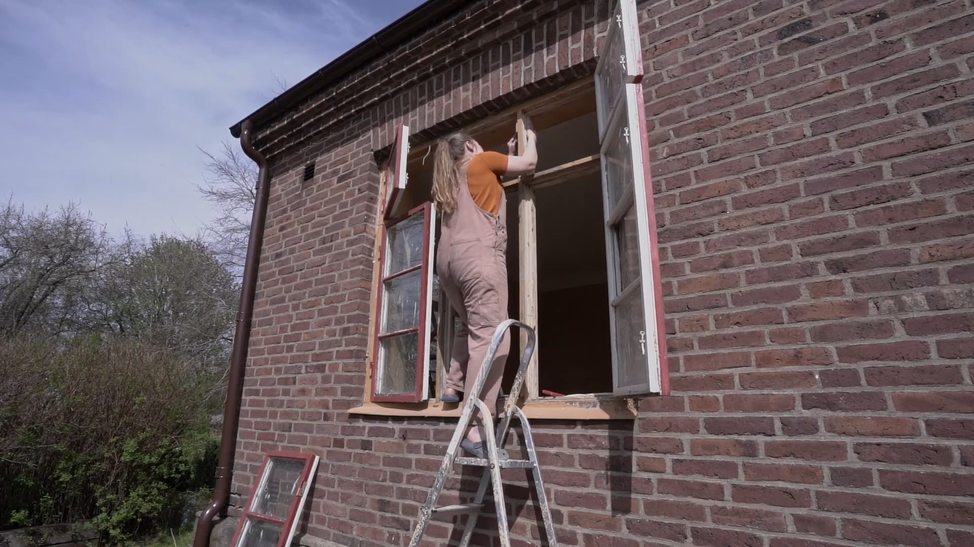 Repairing rotten window frames with traditional restoration techniques