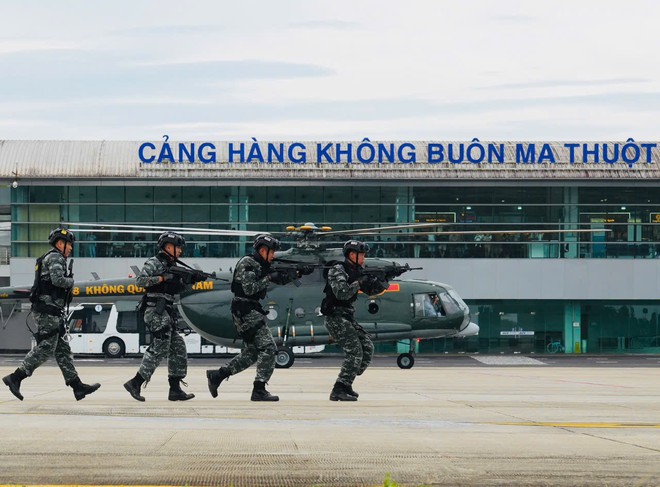 Lực lượng của quân đội, công an phối hợp diễn tập chống khủng bố, bạo loạn