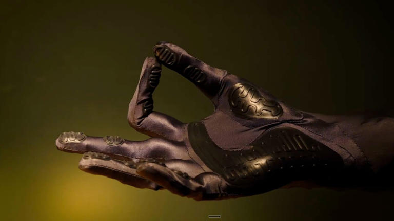 Video: US firm shows off humanlike five-finger hand ahead of new ...