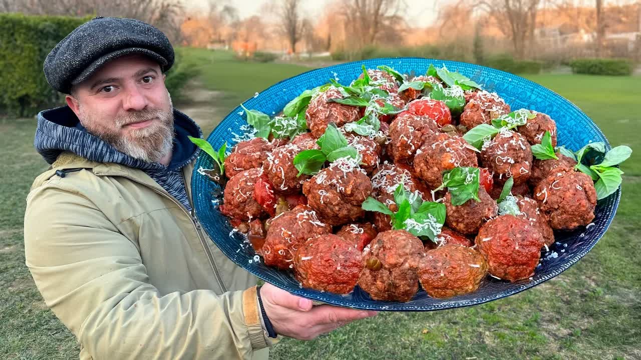 This is how Azerbaijani meatballs are made with freshly ground beef and fat