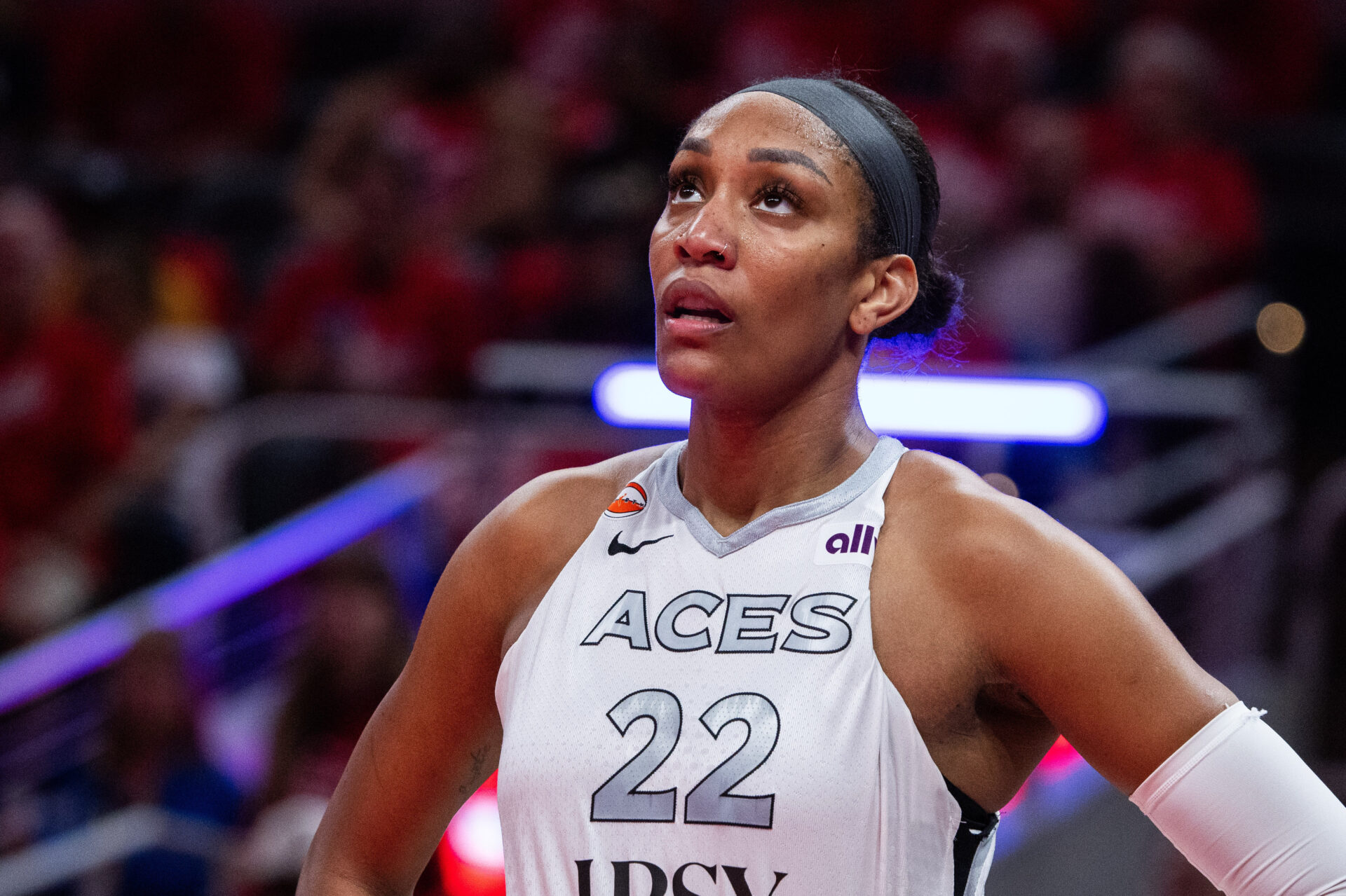 A’ja Wilson’s mom claps back at question about sign after Aces beat Fever