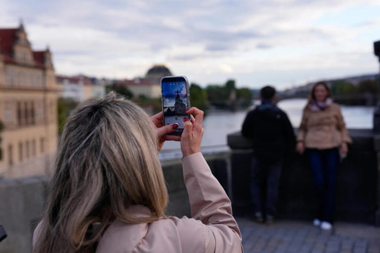 Prague’s Charles Bridge draws crowds to recreate iconic band photo