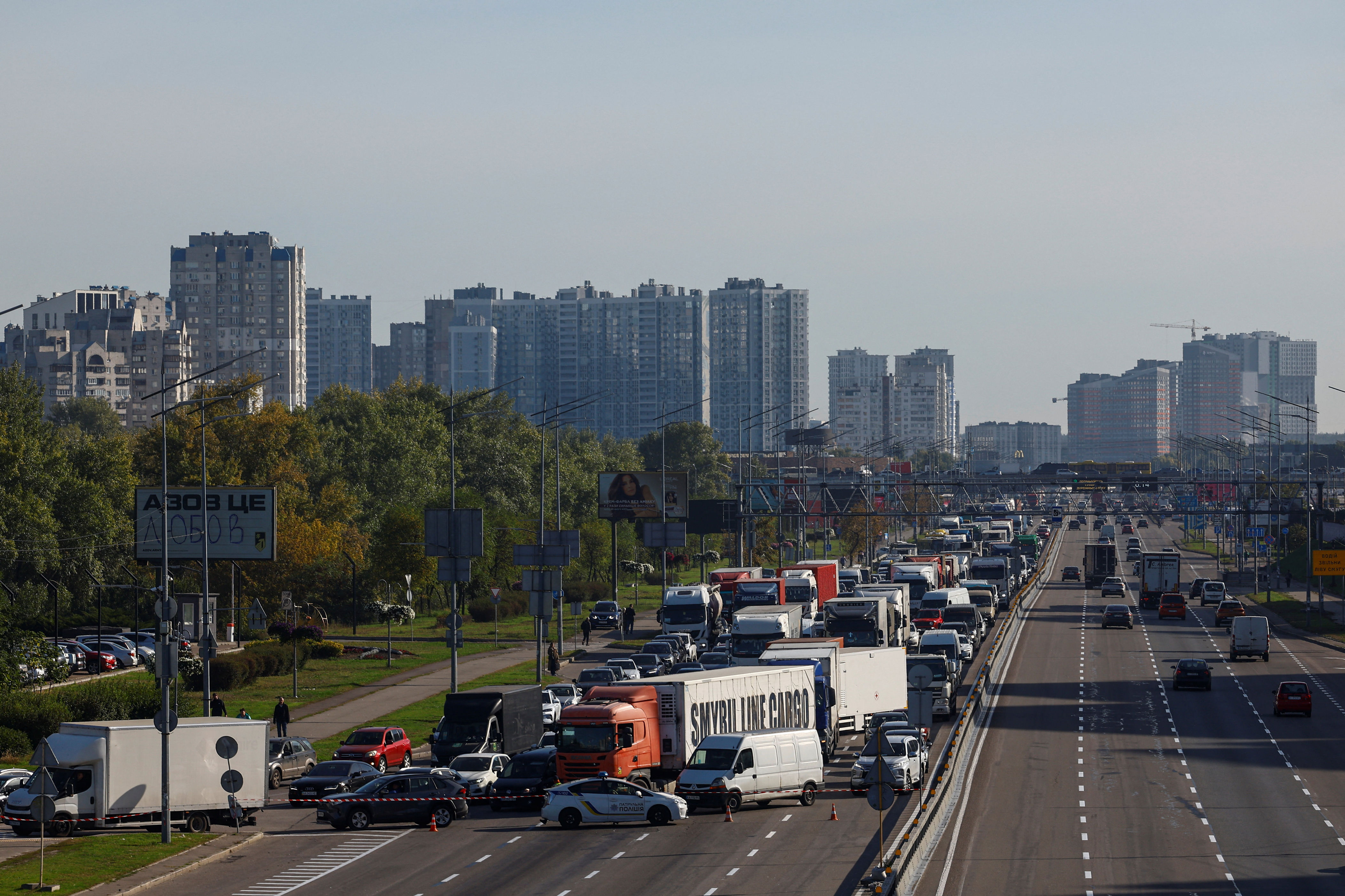 Ukraine calls for tighter sanctions as Russian attacks spark Kyiv gridlock