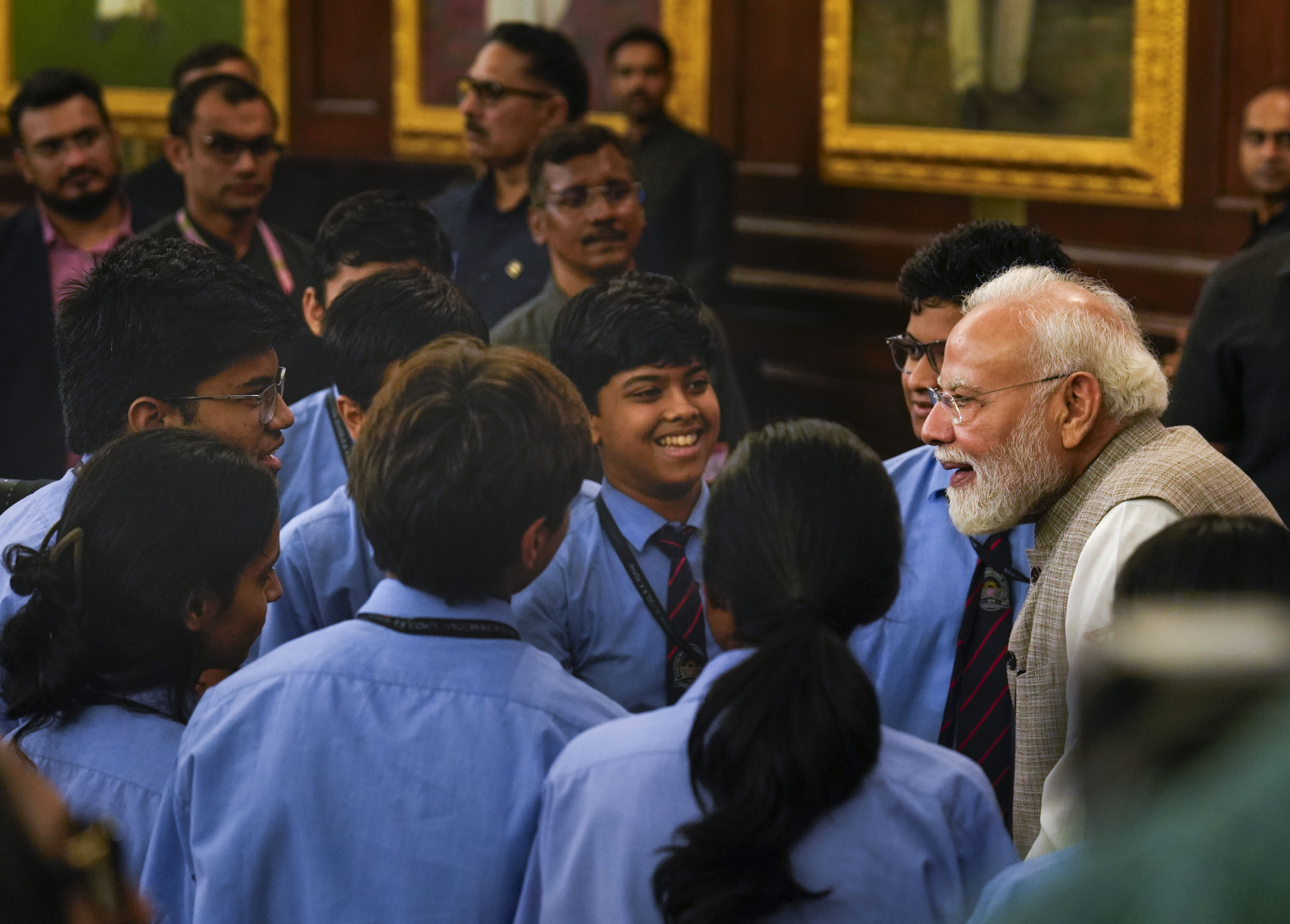 PM, LS speaker, Rahul pays tributes to Mahatma Gandhi, Lal Bahadur ...