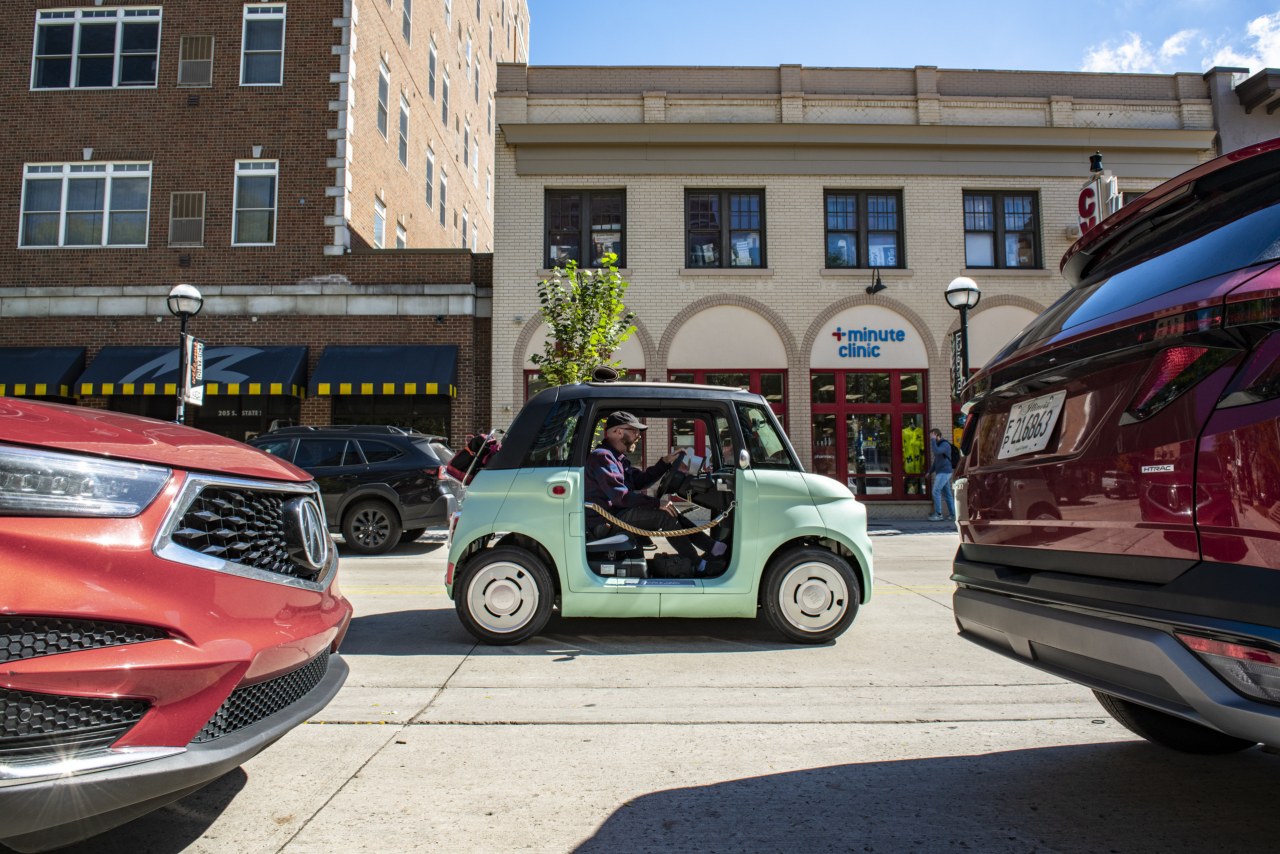 My week in a $15,000 microcar: Joy, guilt and 25-MPH road rage