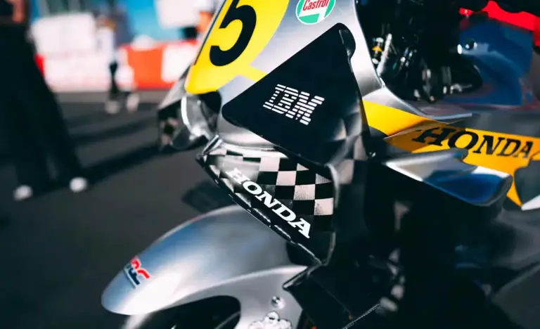 MotoGP 2026, la Honda RC181 500 di Mike Hailwood del 1966 rivive a Motegi