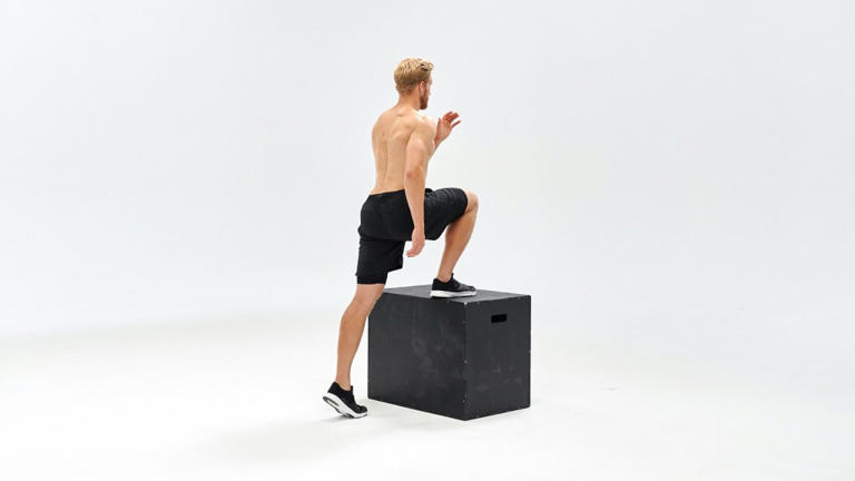 Why this 20-minute weighted vest workout helps busy men build full-body ...