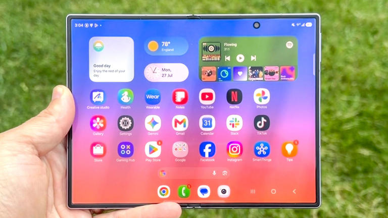 4 ways Samsung's Galaxy Z Fold 8 beats Apple iPhone Duo